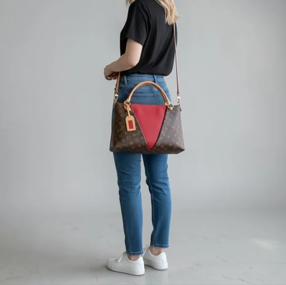 ✨️Authentic Louis Vuitton V Tote MM Monogram Bag - Picture 2 of 16